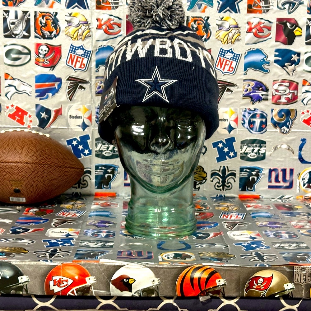 New Era Dallas Cowboys NFL Football🏈team beanie with removable Pom Pom NWT